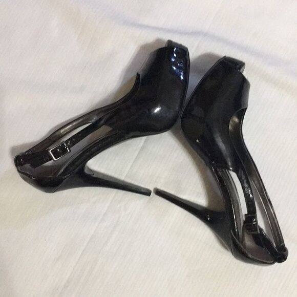Carlos patent leather peep toe heels 5M - Picture 2 of 7